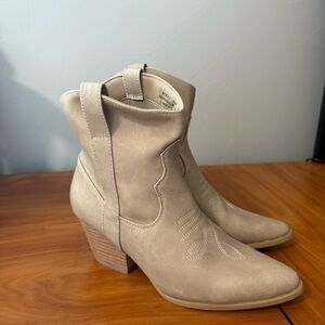 Rachel Zoe Cream Heeled Boots